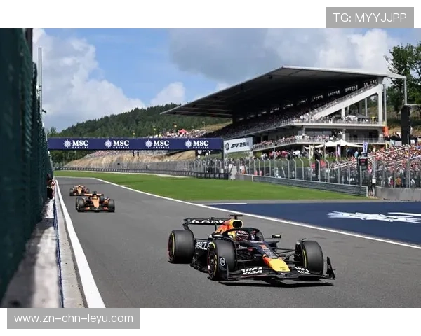 F1 冲刺赛：车手两圈内超四车